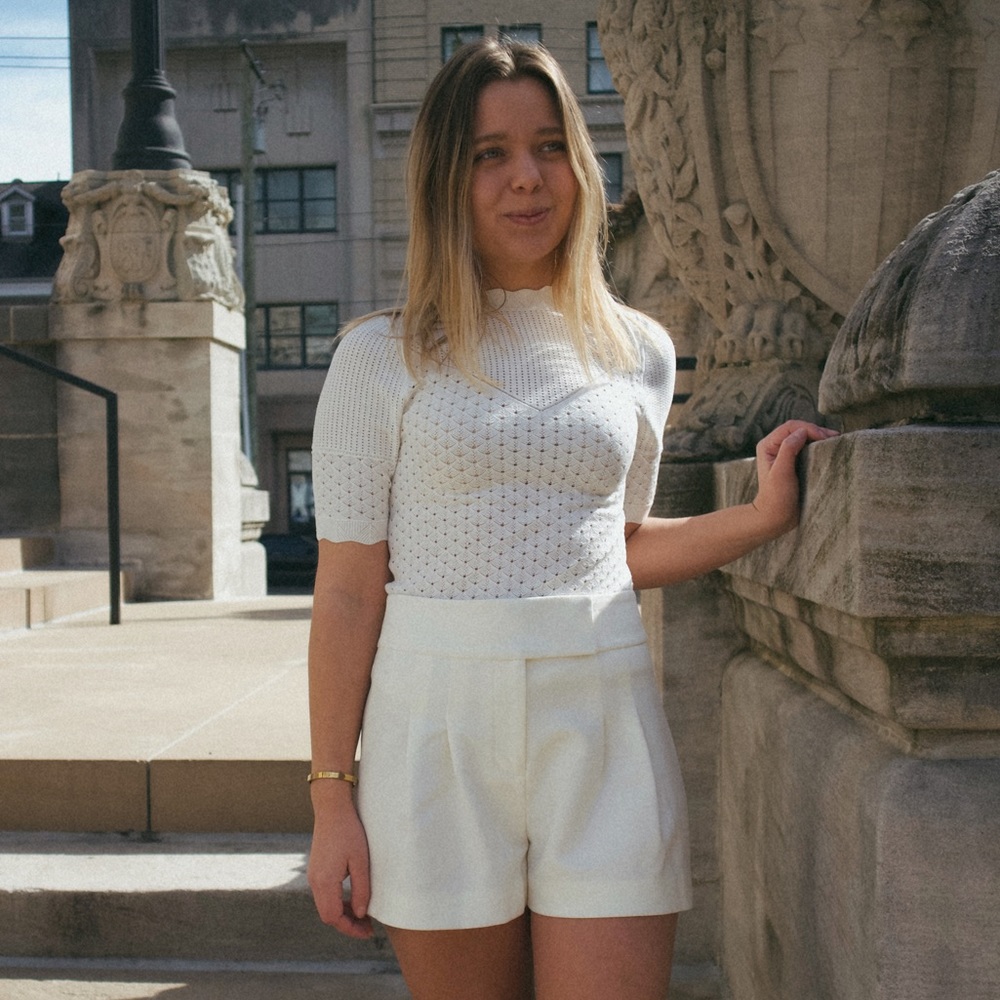 Alice + Olivia | Cream Pleated Shorts